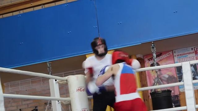 Совместная тренировка по боксу. Спарринги. клуб единоборств Раунд