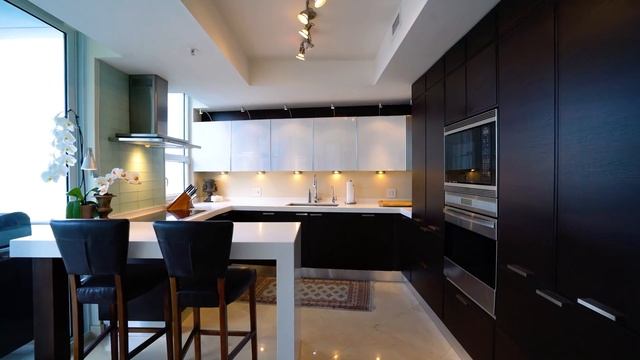 Touring a $1,500,000 Miami Condo with UNREAL WATER & CITY VIEWS | Brickell Key смотреть онлайн