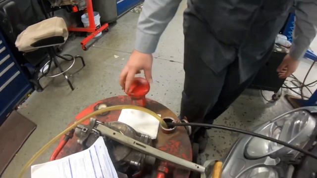 How to easily drain fuel tank on Mercedes Benz m272 & m273 смотреть онлайн
