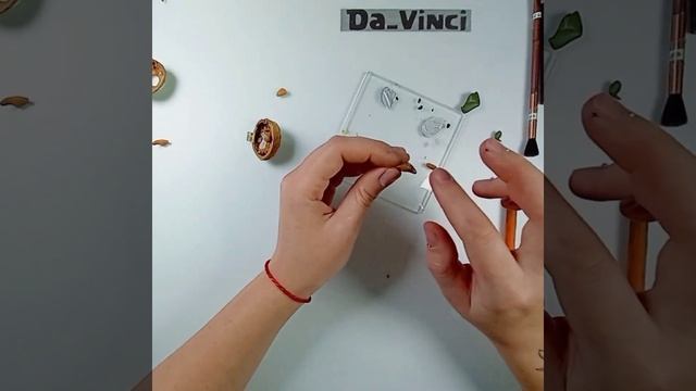 Белочка из полимерной глины в скорлупе ореха / как слепить белочку смотреть онлайн