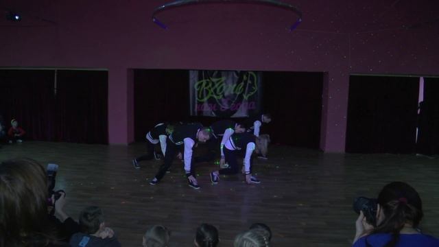 Бизон 3 года, HIP HOP CHOREO TIMBER старшая группа руководитель А Липин смотреть онлайн