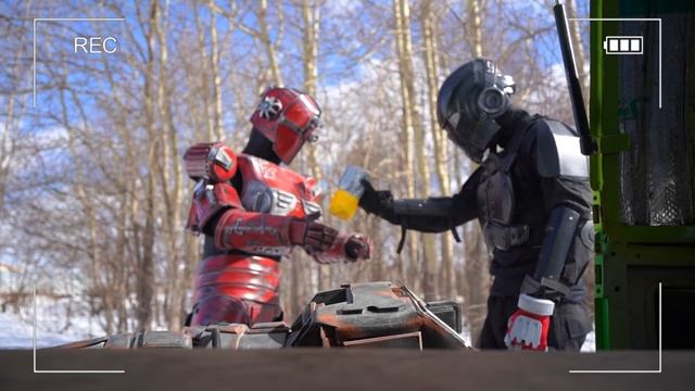 Киберсолдат и Мехабот получили машину времени, а там... смотреть онлайн