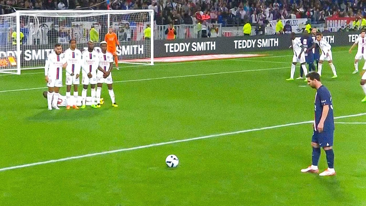 ЛЕГЕНДАРНЫЕ голы Месси смотреть онлайн