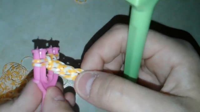 БРАСЛЕТ РЫБИЙ ХВОСТ ИЗ РЕЗИНОК. смотреть онлайн