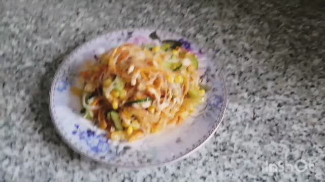 Рецепт очень вкусного салата с фунчозой, вашим гостям понравится! смотреть онлайн