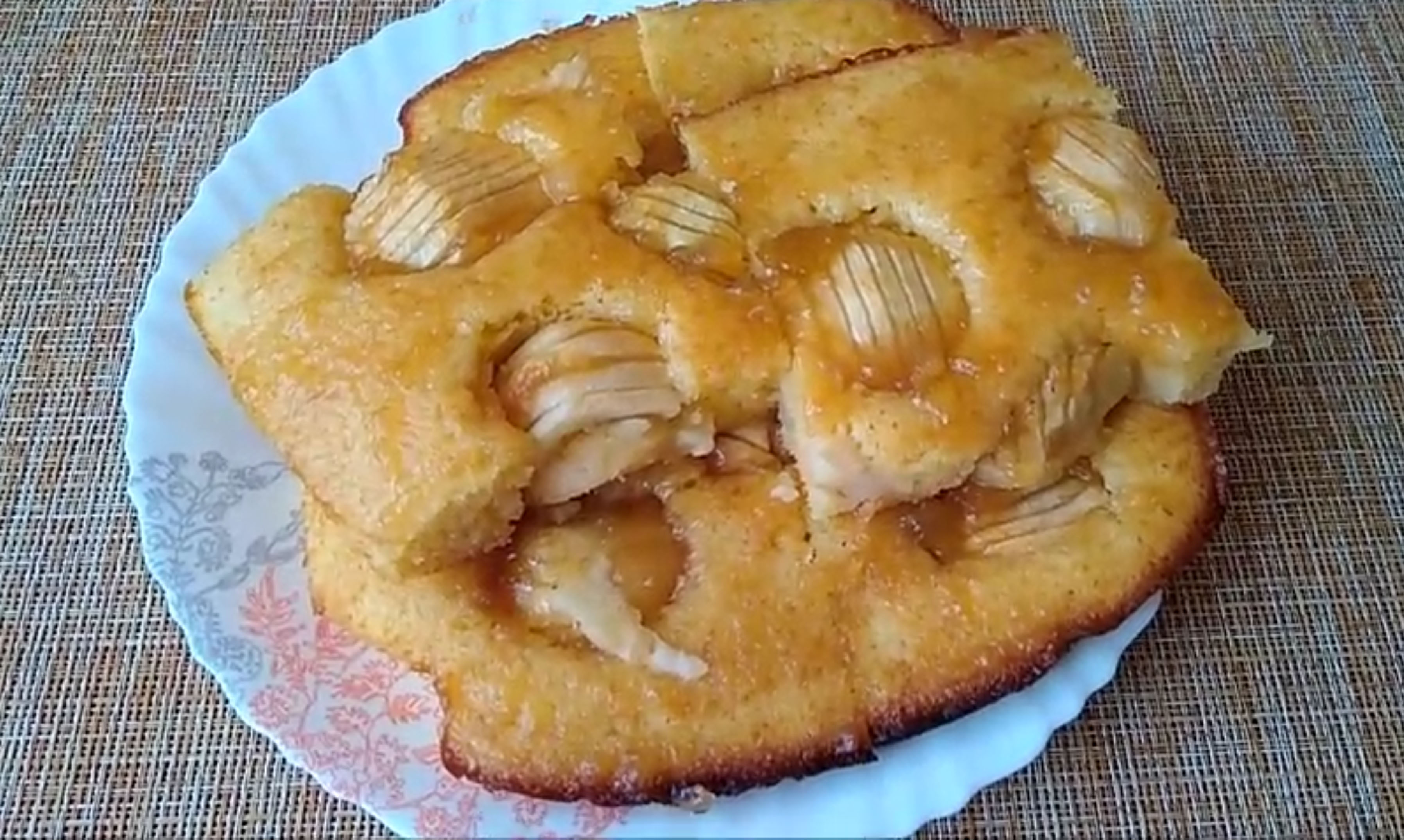 Необычная вкусная шарлотка.mp4 смотреть онлайн