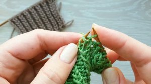 Оригинальная пышная резинка спицами для вязания шапки