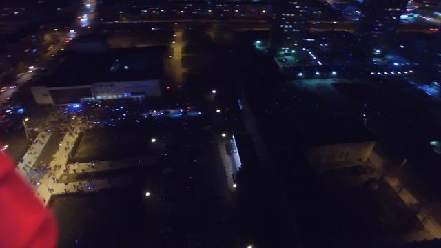 Серпуховичи запустили в небо 1000 светодиодных шаров. смотреть онлайн