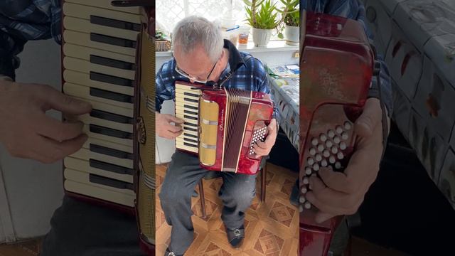 Small Harmonie piano accordion, 1/2 accordion, 40 Bass, 26 keys, 3 voices, Great sound, You Can buy смотреть онлайн