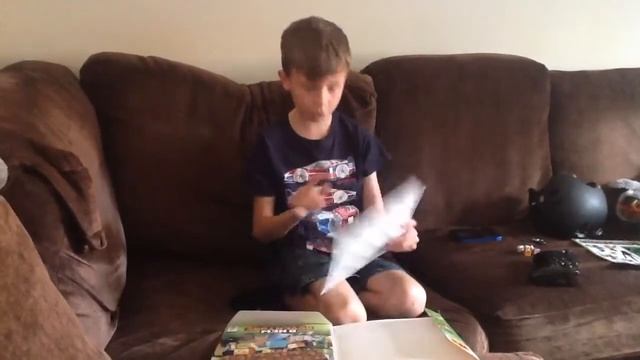 Opening the first official Mojang Minecraft Magazine смотреть онлайн