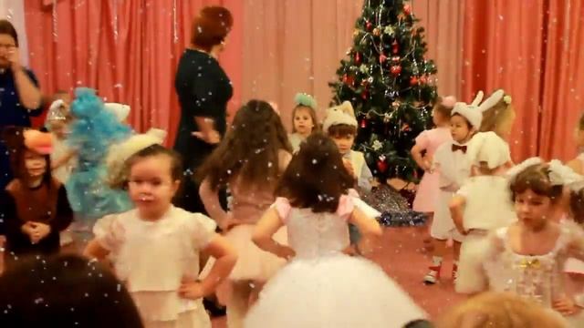 Детский сад Колобок. 11 группа. Новогодний утренник. 24 декабря 2014 года. смотреть онлайн