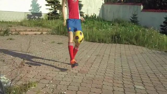 красивый парень, классно играет в футбол смотреть онлайн
