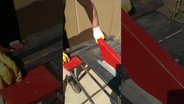 Работа на Универсальном фрезерном станке, резка металла смотреть онлайн