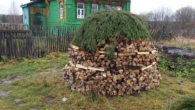 Переезд в деревню. поленница - стог или как хранить дрова без дровни. часть третья смотреть онлайн