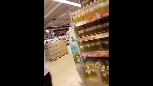 Мопс заехал в Биллу смотреть онлайн