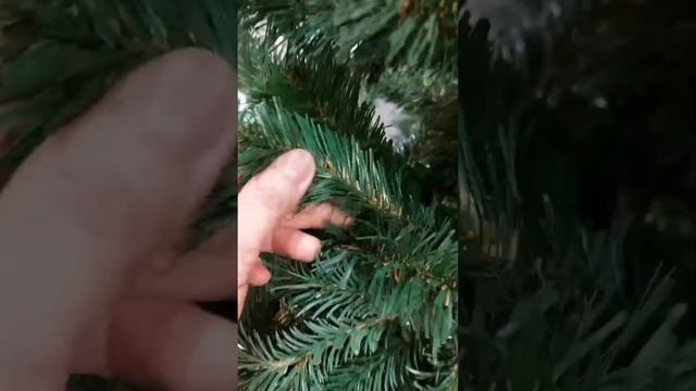 Узкая искусственная елка 