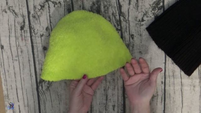 Оригинальная шапка бини. Как носить ее с косой. смотреть онлайн