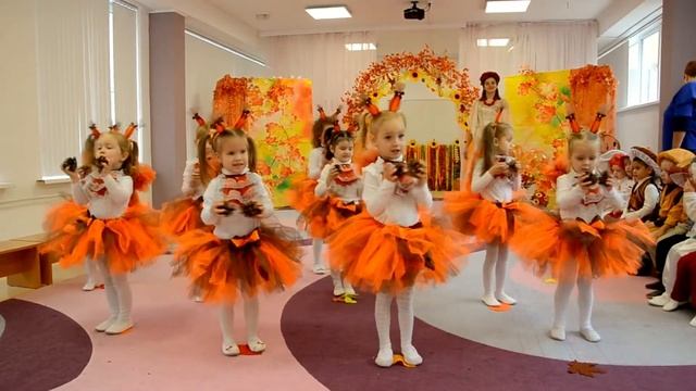 Праздник осени в садике Макса. Садик Сонячный смотреть онлайн