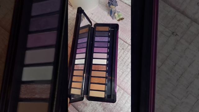 Палетка теней Eveline Mystic galaxy. Свотчи смотреть онлайн