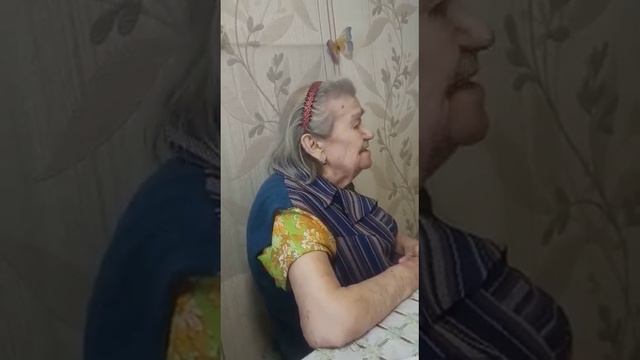 Люди нашего двора. Поёт Елена Фёдоровна,90 лет. смотреть онлайн