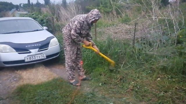 Дача косим траву.Электрокоса в деле))) пробник электрокосы. смотреть онлайн