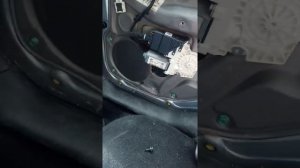 открываем заднюю дверь Фольксваген Бора