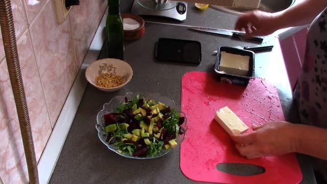 САЛАТ со свеклой и авокадо, понравится и удивит каждого своей простотой и вкусом смотреть онлайн