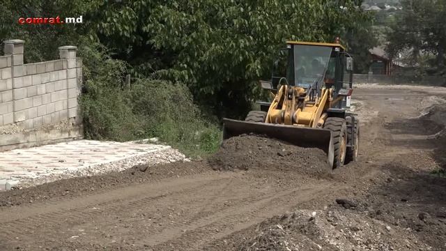 Примэрия Комрата использовала 10 единиц спецтехники для восстановления щебеночного покрытия дорог смотреть онлайн