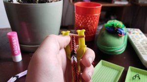 змейка из резиночек на рогатке без станка. (немного резиночек)