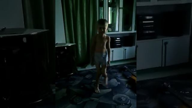 Тёмыч отжигает под песню группы Фактор-2 смотреть онлайн