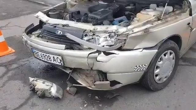 0512: на перекрестке столкнулись Volvo и ВАЗ смотреть онлайн