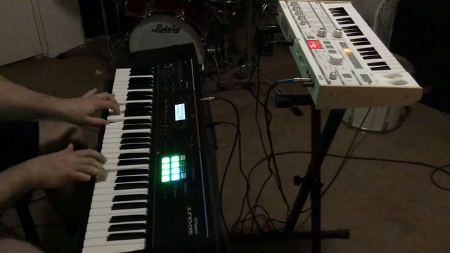 Roland Juno-DS and Korg MicroKorg midi смотреть онлайн