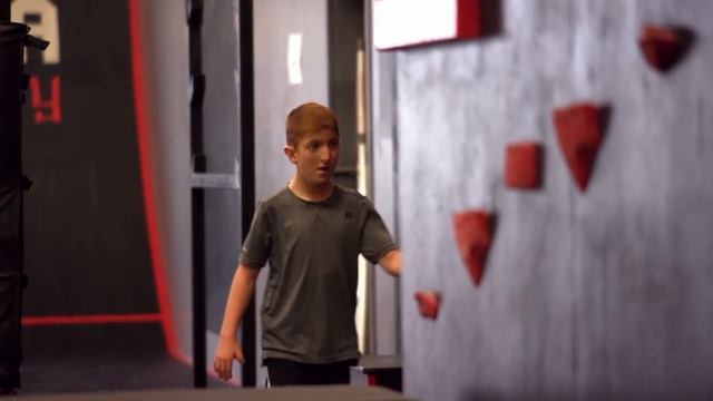 AMERICAN NINJA WARRIOR JUNIOR | Last Second Victory Run! смотреть онлайн