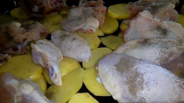 Готовим курицу с картофелем в духовке смотреть онлайн