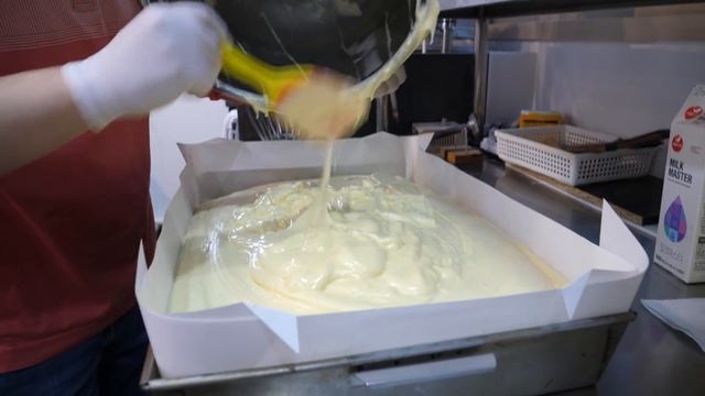 How To Make Giant Size Castella Cake - Korean Street Food / 라오제 대왕 카스테라