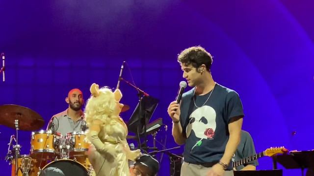 Dancing In The Moonlight - Darren Criss & Miss Piggy - Elsie Fest 2021 смотреть онлайн