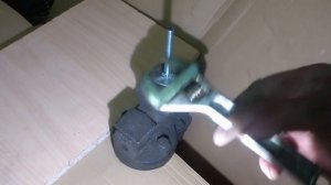 Как легко открутить слизанную гайку. (С сорванными гранями).СОВЕТЫ САМОДЕЛЬЩИКА