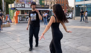 Новая Лезгинка 2022 Девушка Танцует Супер С Парнями Около Метро Avlabari Тбилиси Чеченская ALISHKA