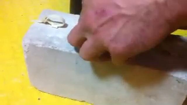 Нейлоновая стяжка с дюбелем. Испытания - 55 кг смотреть онлайн