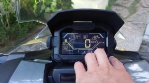 Как установить время на экране скутера Honda ADV
