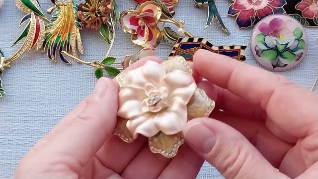 362. Винтажные эмалевые украшения.Трифари,Сваровски,Нолан Миллер,Кару. смотреть онлайн