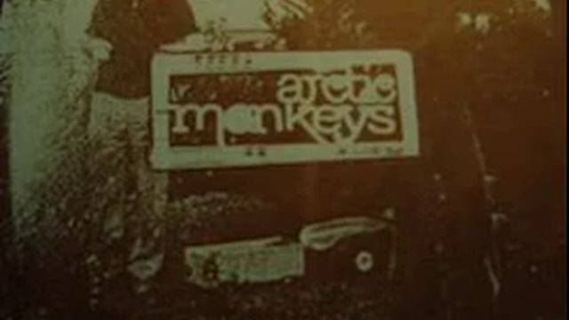 Arctic Monkeys - 14 Space Invaders смотреть онлайн