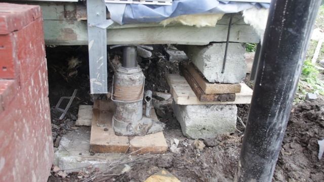 Подъем каркасного дома и замена фундамента