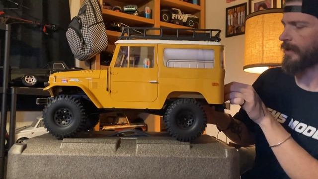 FMS 1/10 FJ40!! Unboxing And First Reaction Of The New FMS Toyota FJ 40!!!! This Thing Is Massive!!