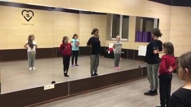 Современные танцы. Разминка и растяжка. смотреть онлайн