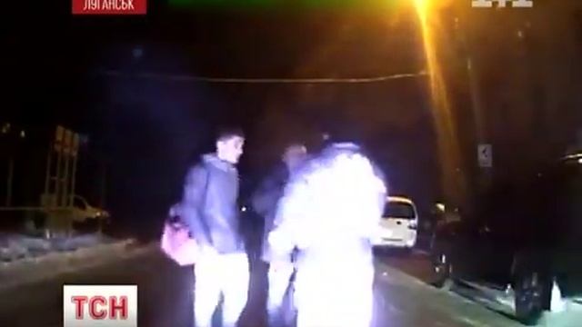 Пьяный водитель избил инспектора ГАИ смотреть онлайн