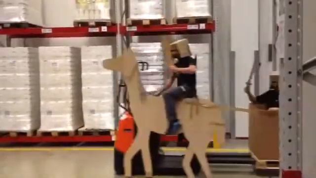 когда нечего делать на работе) смотреть онлайн