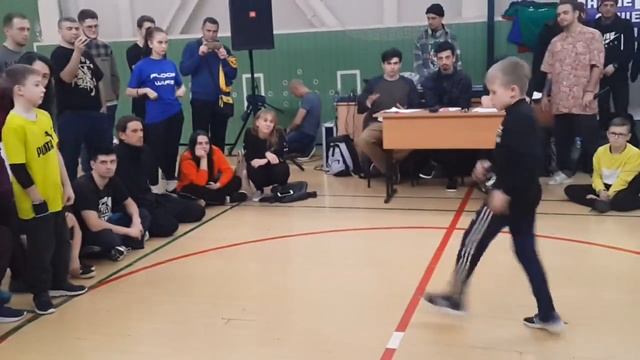 bboy Борис vs Никита, 1/4, Воронеж, Floor Wars 2018 смотреть онлайн