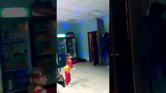 6-ти летняя Диана,восточный танец. смотреть онлайн