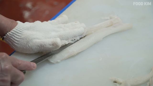 Korean Fish Market - Cutting Giant Sea Eel | Sea Eel Sashimi смотреть онлайн